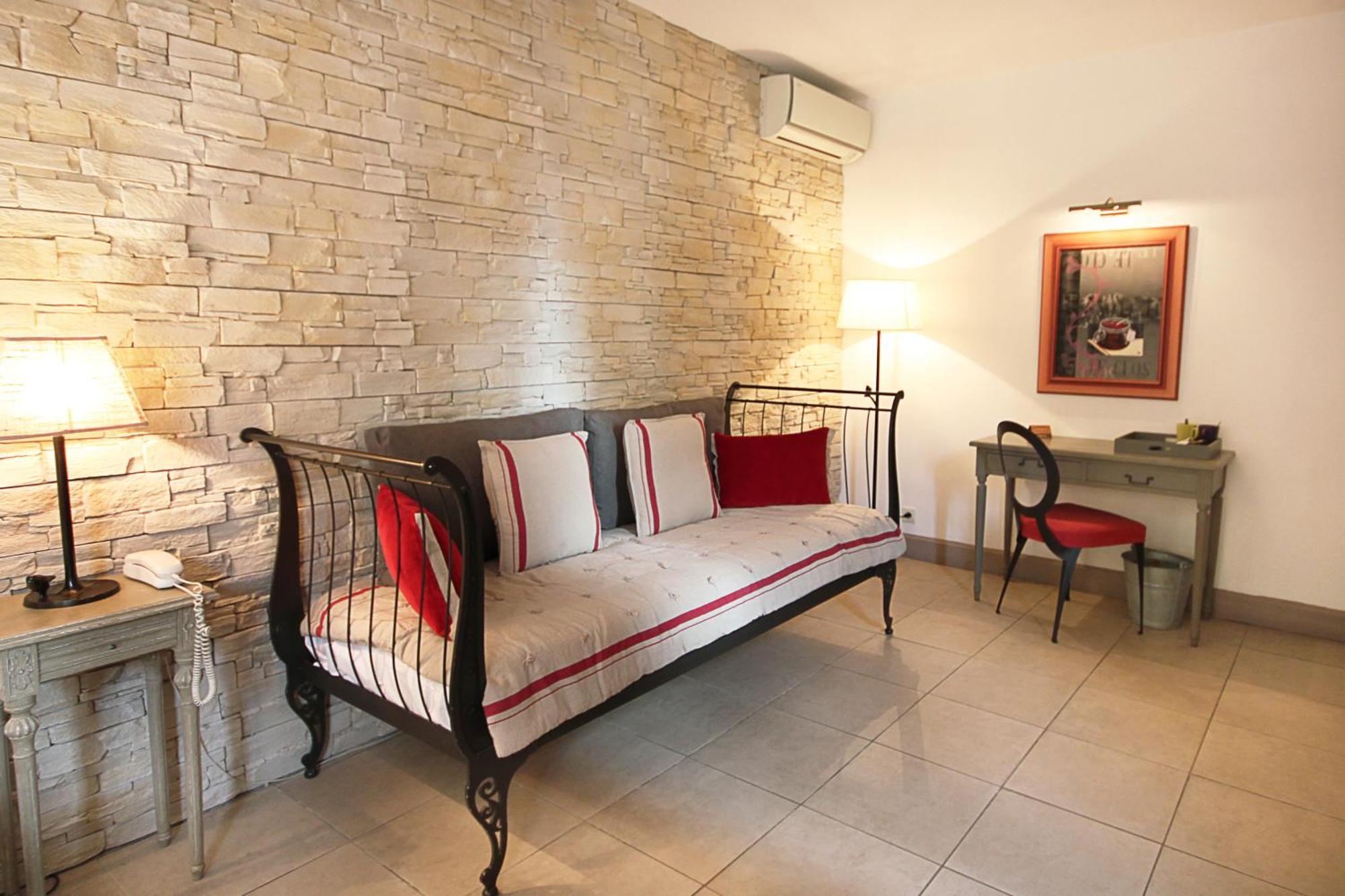 Du Clos Hotel